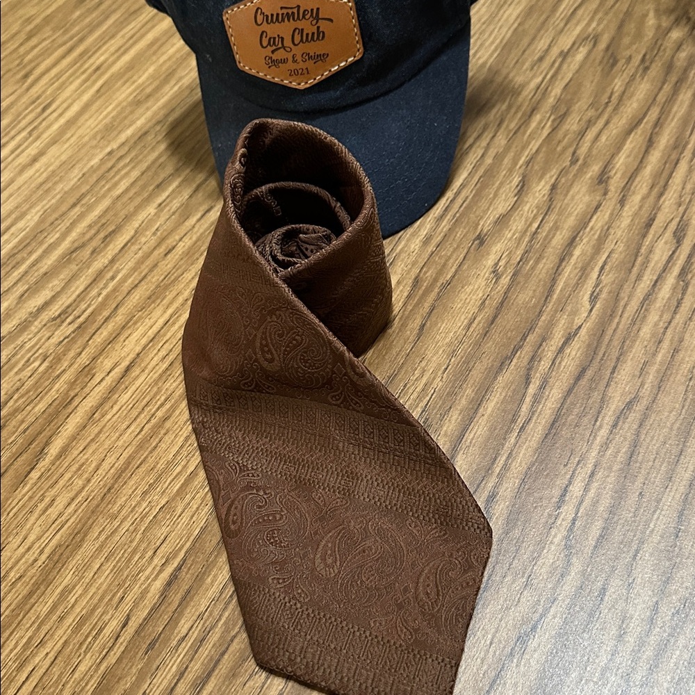 Oscar de la Renta After Six Brown Paisley Wide 4 1/4” x 55” Polyester 90’s Tie
